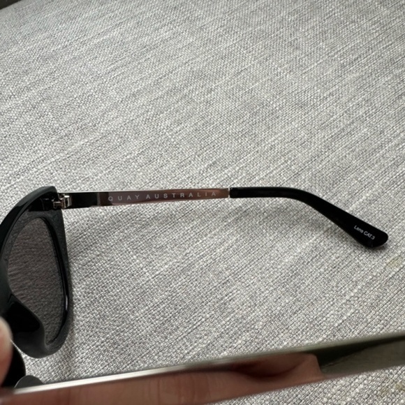 Quay Australia Steal a Kiss Sunglasses Black/ Gold NWT - Picture 10 of 10